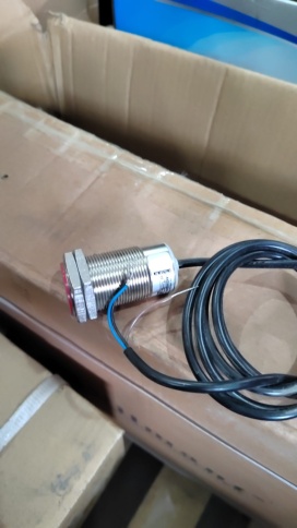 Выключатель бесконтактный емкостный Е06-NO-PNP-Y08(Л63) фото 1