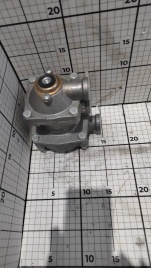 Клапан двухпроводный управления тормозами прицепа 100-3522010