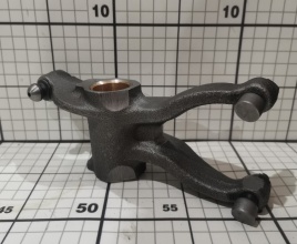 Коромысло выпускных клапанов с регулировочными винтами 840-1007140-01