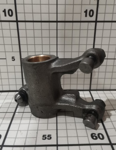 Коромысло впускных клапанов с регулировочными винтами 840-1007110-01 фото 1